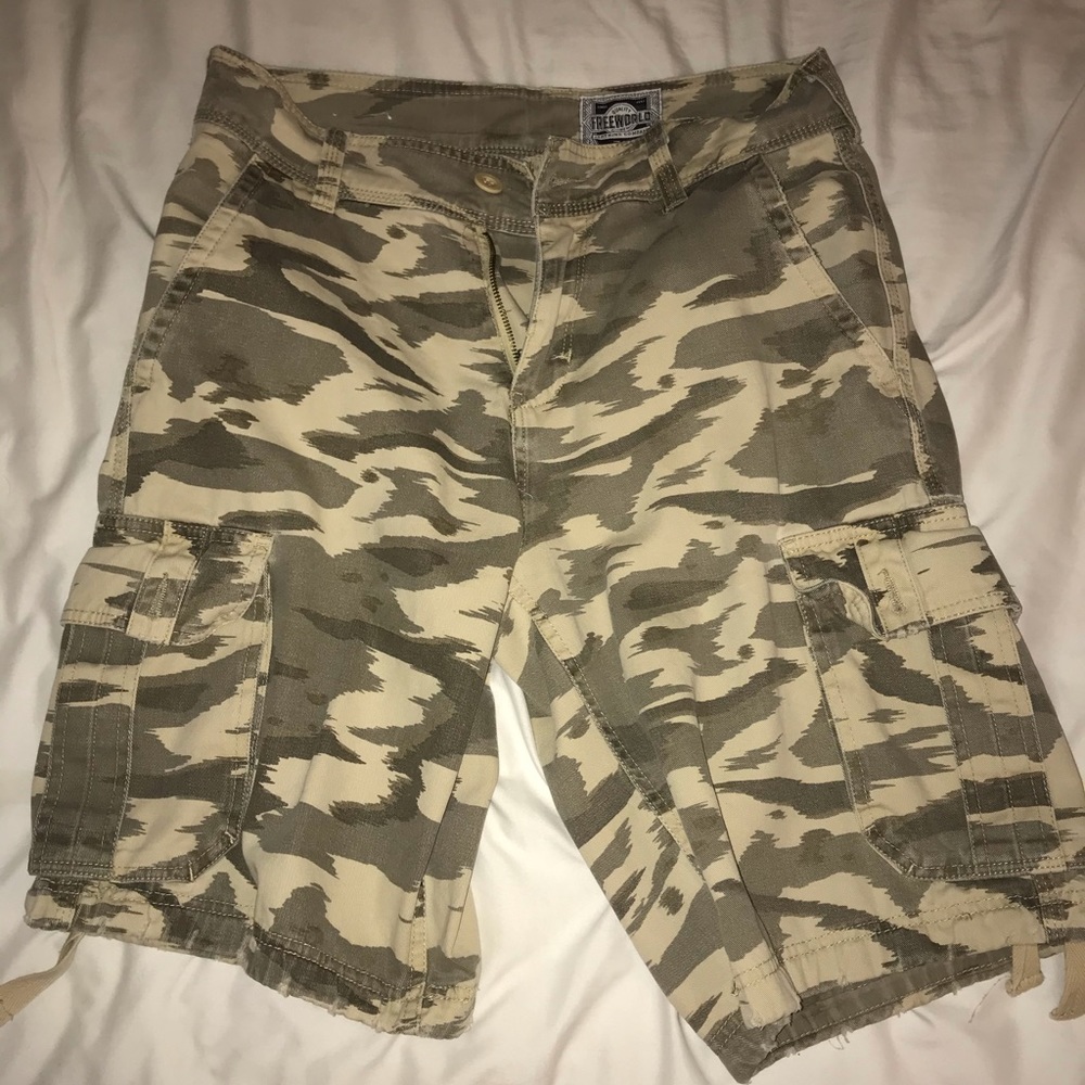 Free world camo cargo shorts